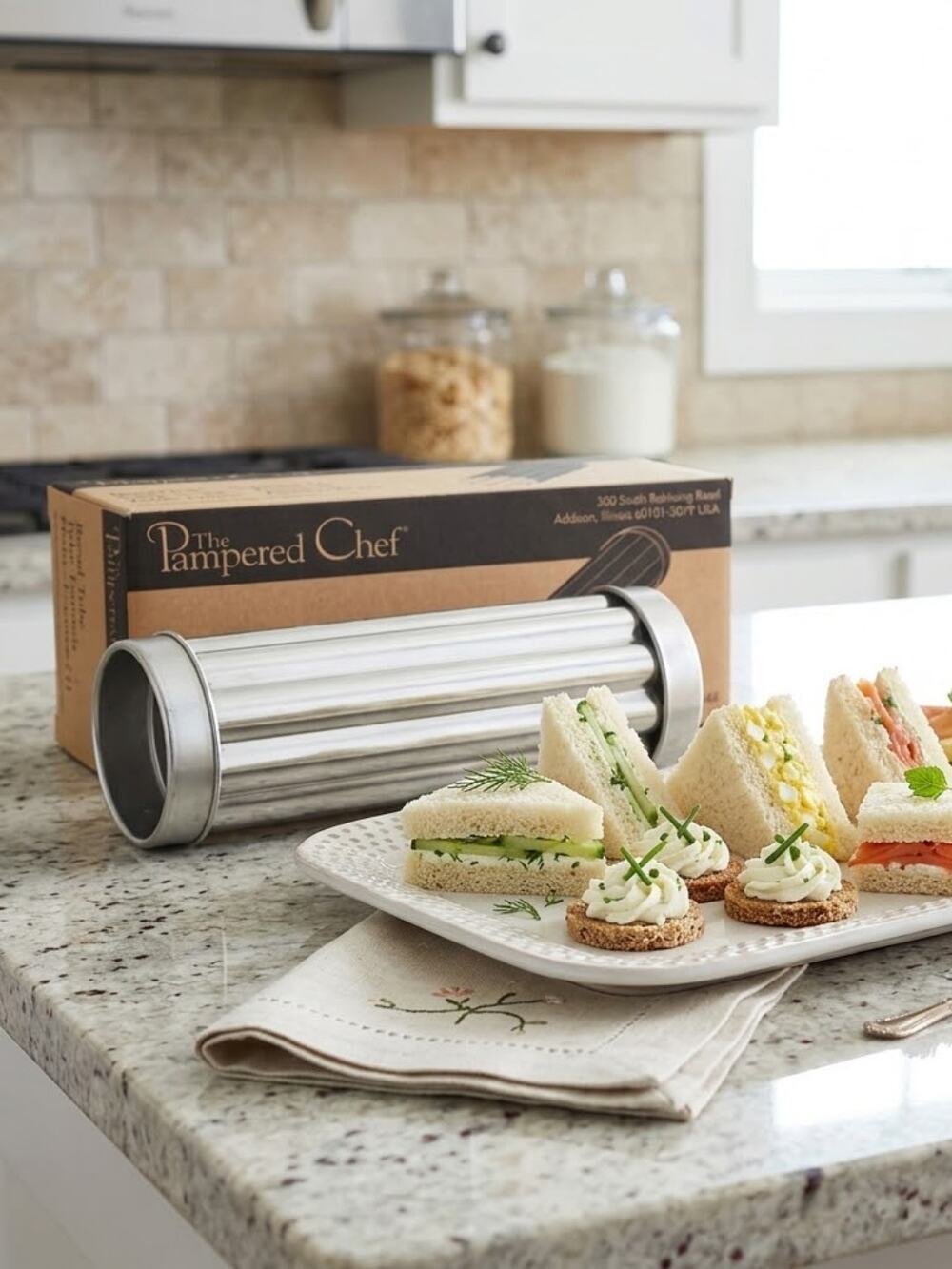 Pampered Chef Scalloped Retired Bread Tube Bakeware with Lids & Recipe, NIB!